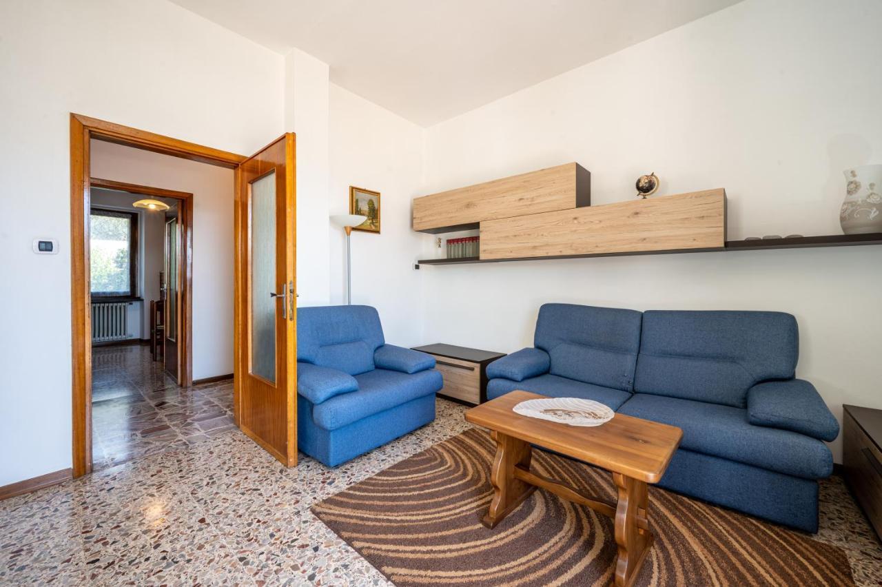 Lake View Apartment With Balcony And Parking - Larihome A25 Джера Ларио Екстериор снимка