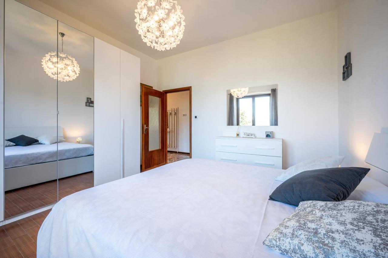 Lake View Apartment With Balcony And Parking - Larihome A25 Джера Ларио Екстериор снимка
